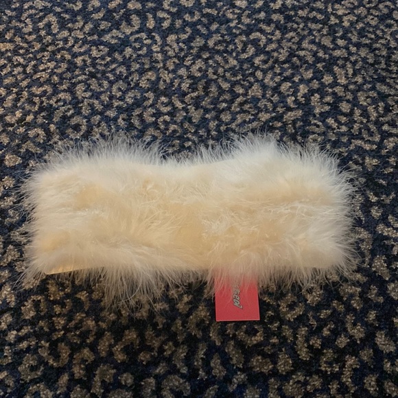 Edikted Tops - Edikted small fur top